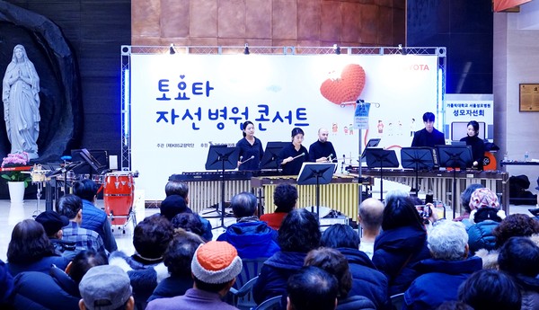 KBS 교향악단이 주관하고 한국 토요타 자동차가 후원하는 ‘자선병원 콘서트’가 가톨릭대학교 서울성모병원 1층 로비에서 열렸다.