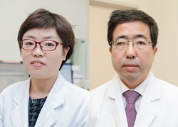 왼쪽부터 서울아산병원 내분비내과 고은희 교수, 이기업 교수