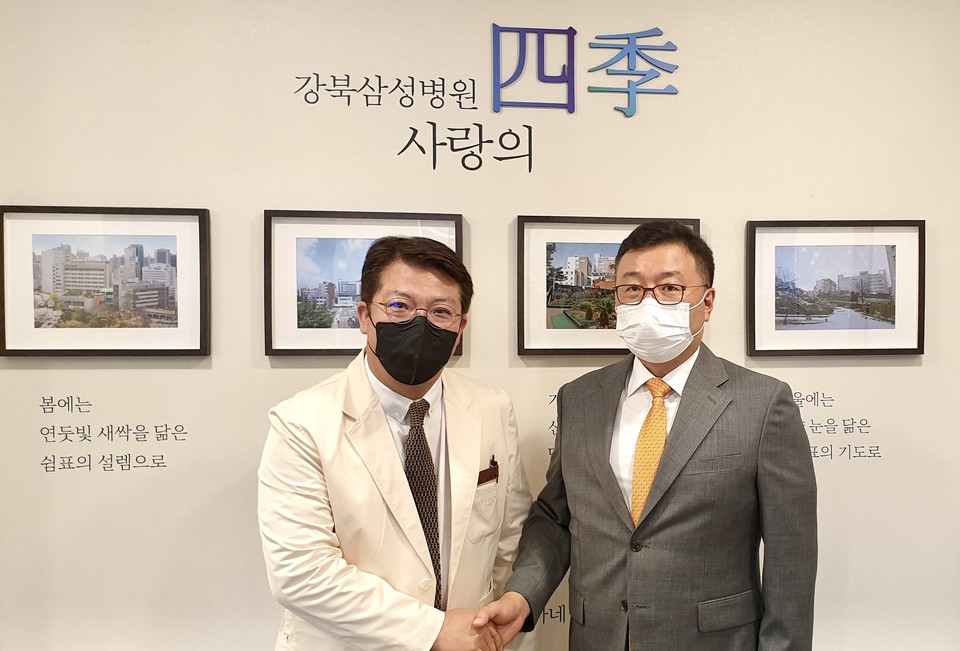 사진 왼쪽부터 신현철 강북삼성병원장, 고도일 서울시병원회장