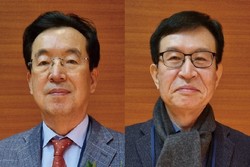 전인구 회장(사진 왼쪽), 김영수 교수