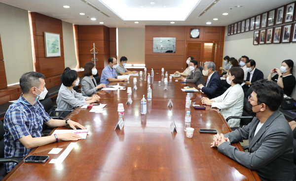 대한병원협회와 질병관리청은 7월 8일 오후 병원협회 소회의실에서 방역상황 대비 간담회를 가졌다.