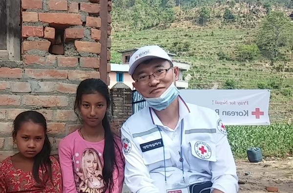 신동규 과장(2015년 네팔, 지진피해 긴급의료단장 때)