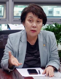 제21대 후반기 국회 보건복지위원장으로 내정된 정춘숙 의원