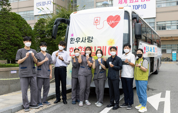 중앙대학교병원은 8월 25일 중앙대의료원 노동조합지부와 공동으로 '환우사상 헌혈 릴레이 캠페인'을 진행했다.