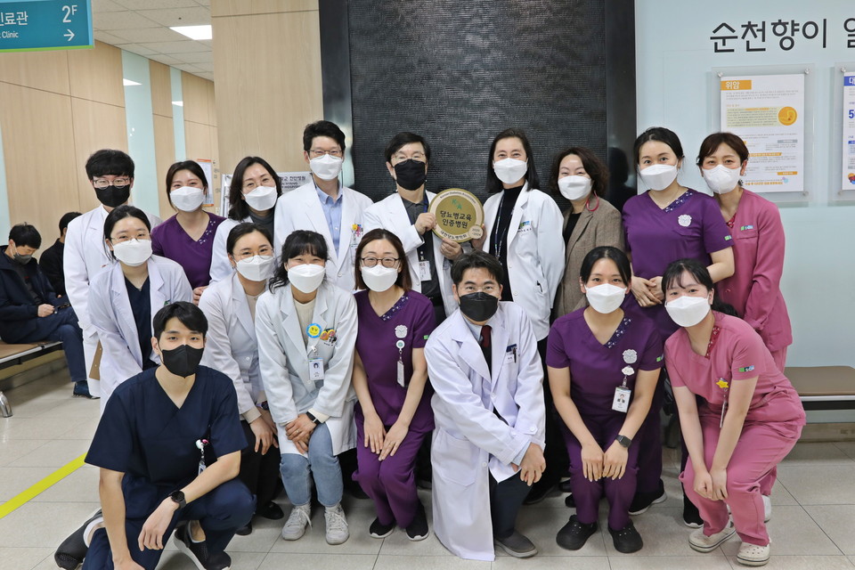 순천향대천안병원이 3월 9일 병원 외래진료관 당뇨교육실에서 ‘당뇨병 교육 인증병원’ 현판식을 열었다.