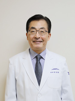 김영탁 병원장