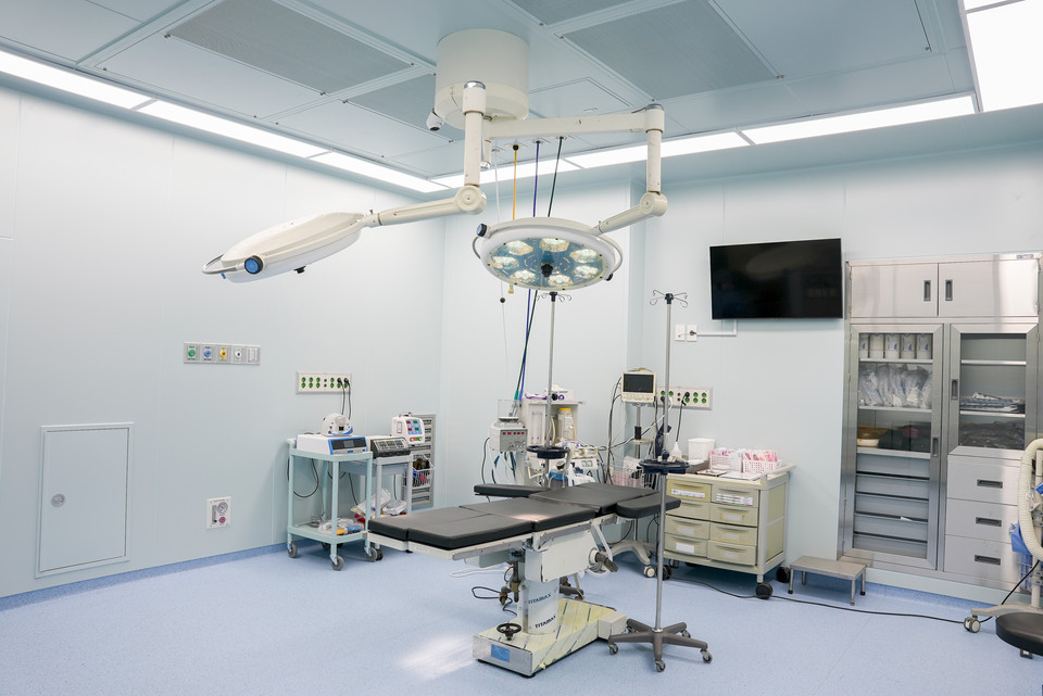 첨단 공조시스템 라미나플로우가 도입된 수술실 전경
