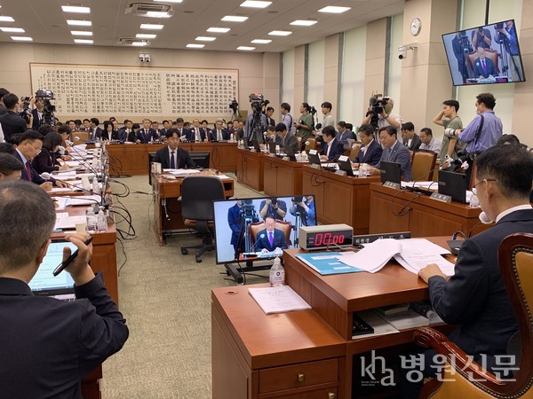 국회 법제사법위원회는 9월 13일 전체회의를 열어 실손보험 청구간소화를 골자로 한 '보험업법 개정안(대안)'을 심사하고 다음 전체회의에서 재논의키로 결정했다.ⓒ병원신문