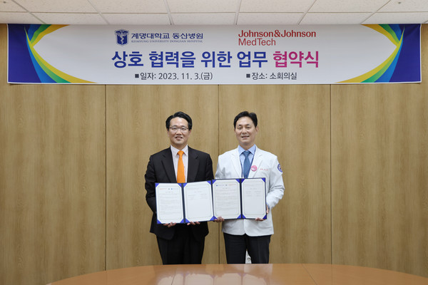 존슨앤드존슨메드테크코리아 오진용 대표(사진 왼쪽)와 박남희 계명대학교 동산병원장.