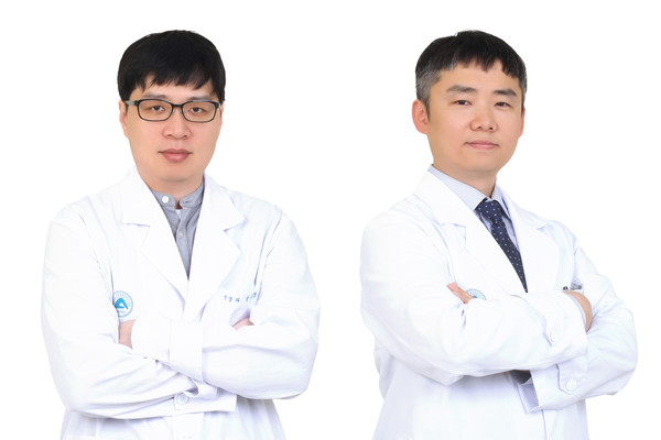 왼쪽부터 강릉아산병원 신경과 장우영 교수, 핵의학과 이효상 교수
