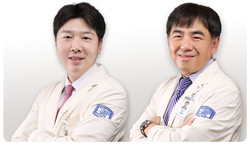 왼쪽부터 대전성모병원 정형외과 이환희 교수, 김영율 교수