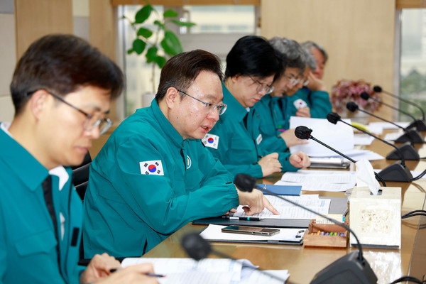 조규홍 본부장이 3월 28일 중수본 회의를 주재하고 있다.