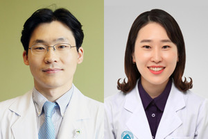 왼쪽부터 서울아산병원 피부과 이우진 교수, 최명은 연구원