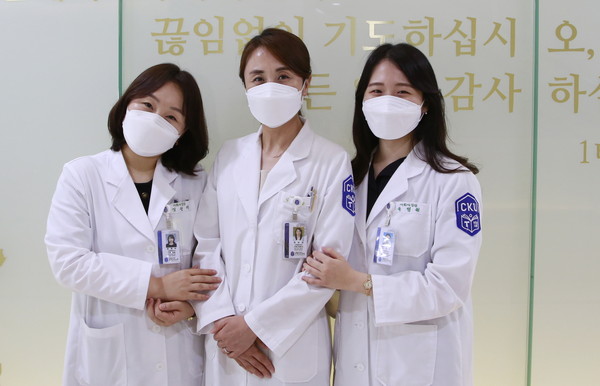 국제성모병원 사회사업팀 정원미 의료사회복지사, 김교상 팀장, 국평원 의료사회복지사(사진 왼쪽부터)