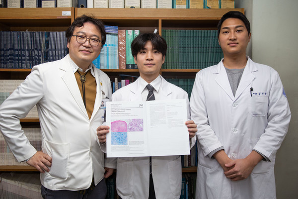 사진 왼쪽부터 박준수 교수, 이현민 학생, 김택운 전공의.