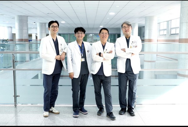 조선대병원 뇌신경외과 교수진들, 왼쪽에서 첫 번째가 하상우 교수