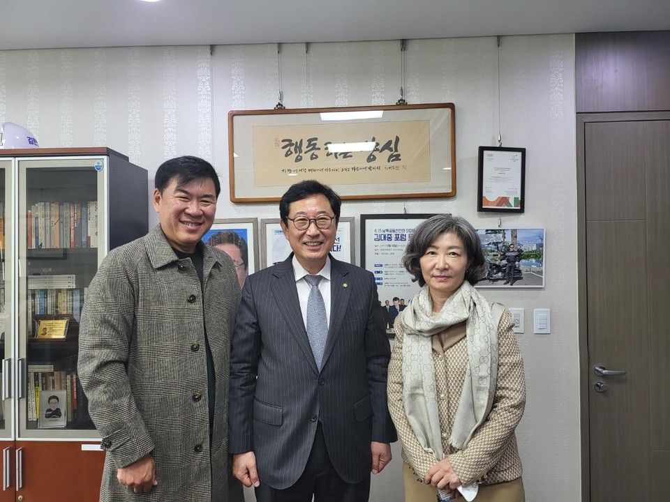 사진 왼쪽부터 장진혁 남양주한양병원 이사장, 김한정 의원, 류은경 의료법인연합회장