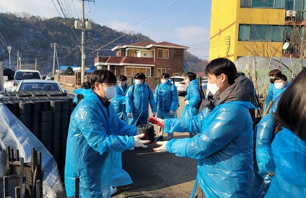 11년째 이어지고 있는 휴젤의 ‘사랑의 연탄 나눔 행사’