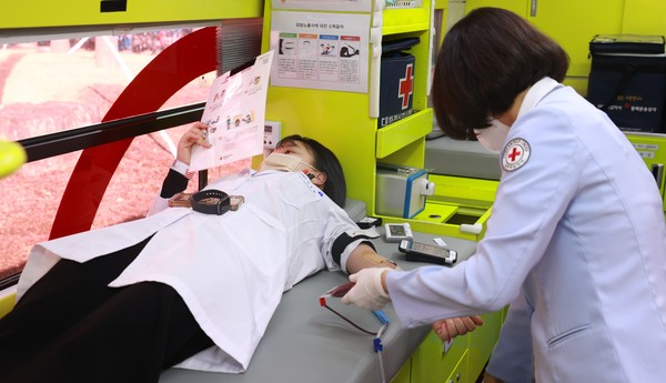 전북대병원은 동절기 사랑의 헌혈운동을 실시했다.