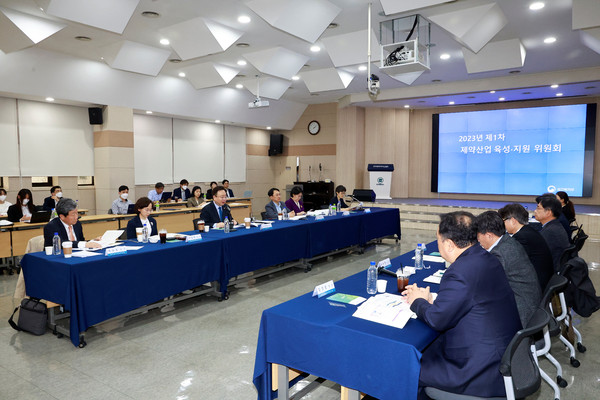조규홍 보건복지부 장관이 3월 24일 제약산업육성지원위원회를 주재하고 있다.