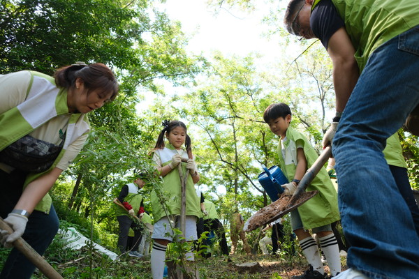 유한양행 ‘행복한 버드나무 숲가꾸기’ 행사 모습