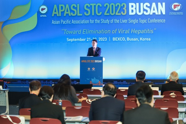 'APASL STC 2023 BUSAN'에서 강연자로 나선 대한간학회 배시현 이사장(조직위원장, 은평성모병원장)