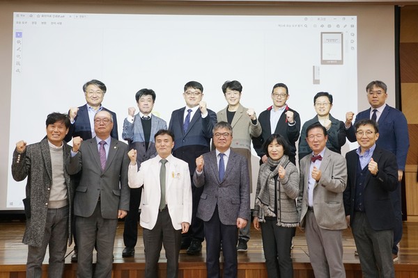 김진호 조선대병원장(사진 아래 왼쪽에서 3번째)이 광주전남병원협회 신임 회장으로 취임했다.