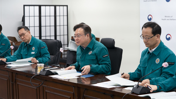 조규홍 중수본 본부장이 3월 29일 의사 집단행동 중앙사고수습본부 회의를 주재하고 있다.